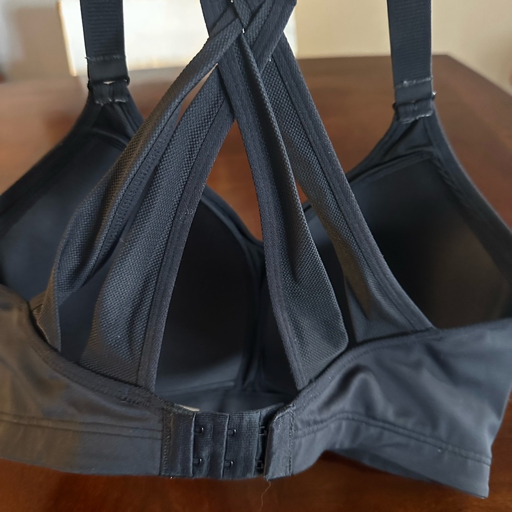 Women’s Padded Seamless Black Crossback Adjustable Sports Bra Size 34 DDD / F - Picture 2 of 5